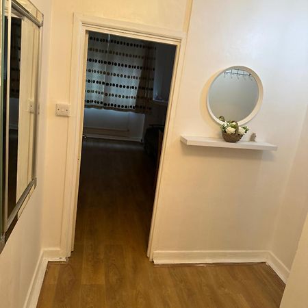 One Bedroom Apartment In Tower Bridge Road ロンドン エクステリア 写真