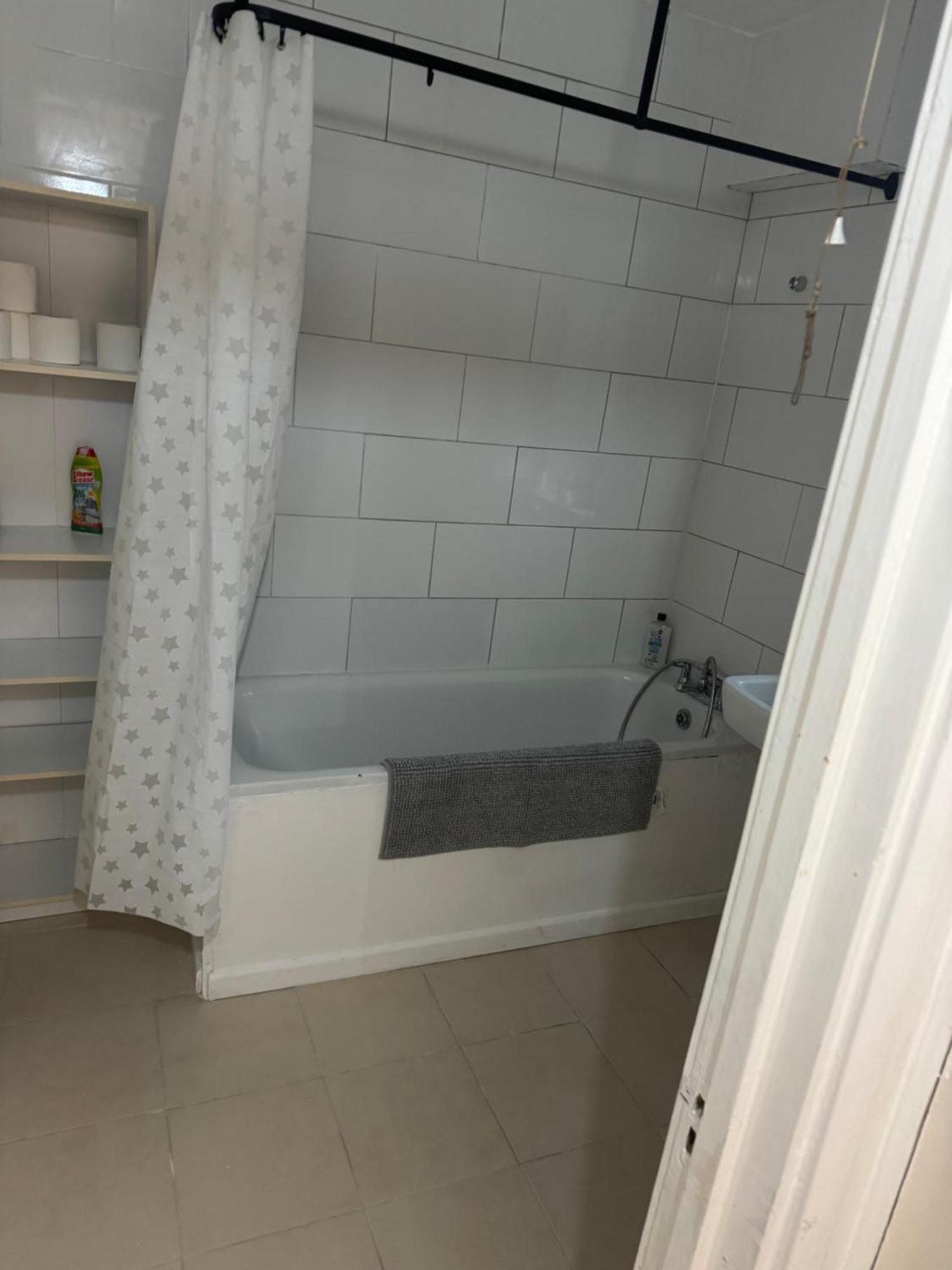 One Bedroom Apartment In Tower Bridge Road ロンドン エクステリア 写真