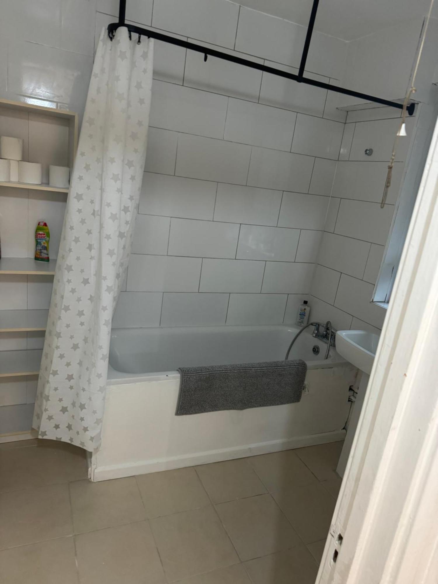 One Bedroom Apartment In Tower Bridge Road ロンドン エクステリア 写真