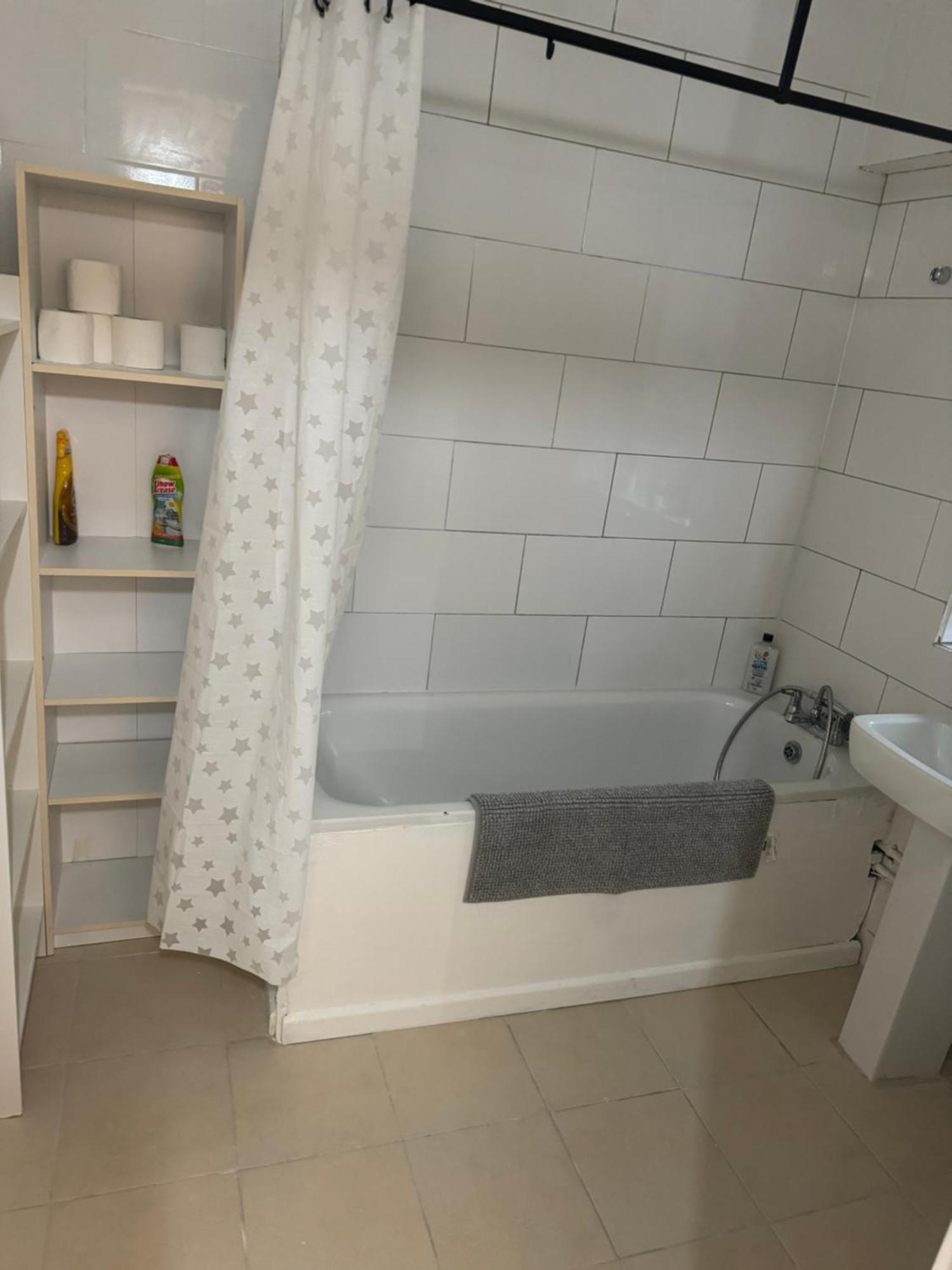 One Bedroom Apartment In Tower Bridge Road ロンドン エクステリア 写真