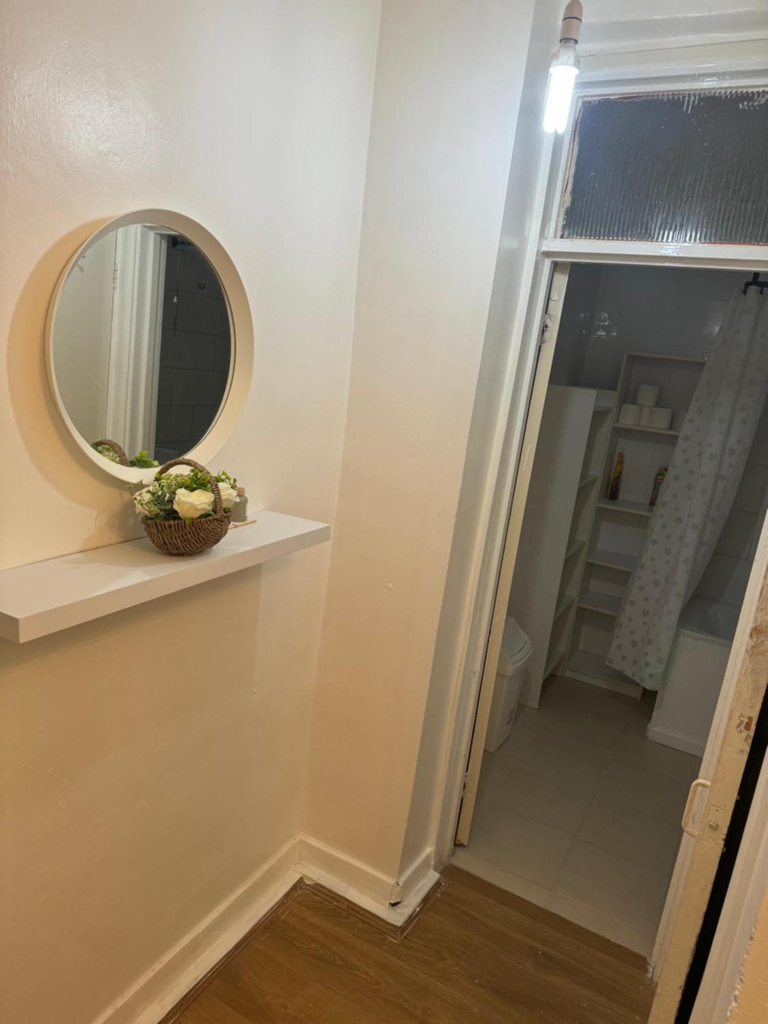 One Bedroom Apartment In Tower Bridge Road ロンドン エクステリア 写真